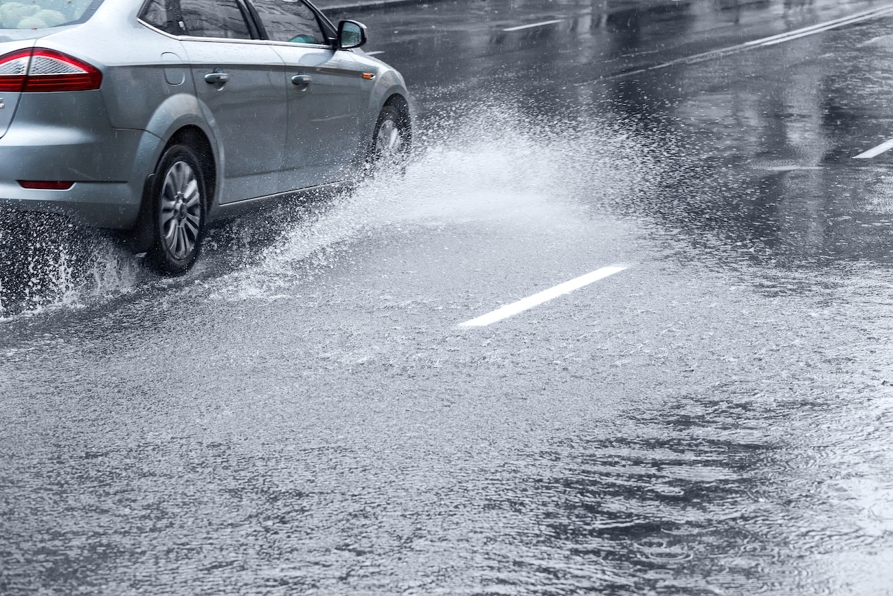Top 5 načina kako da zaštitite auto od oštećenja tokom vožnje po kiši