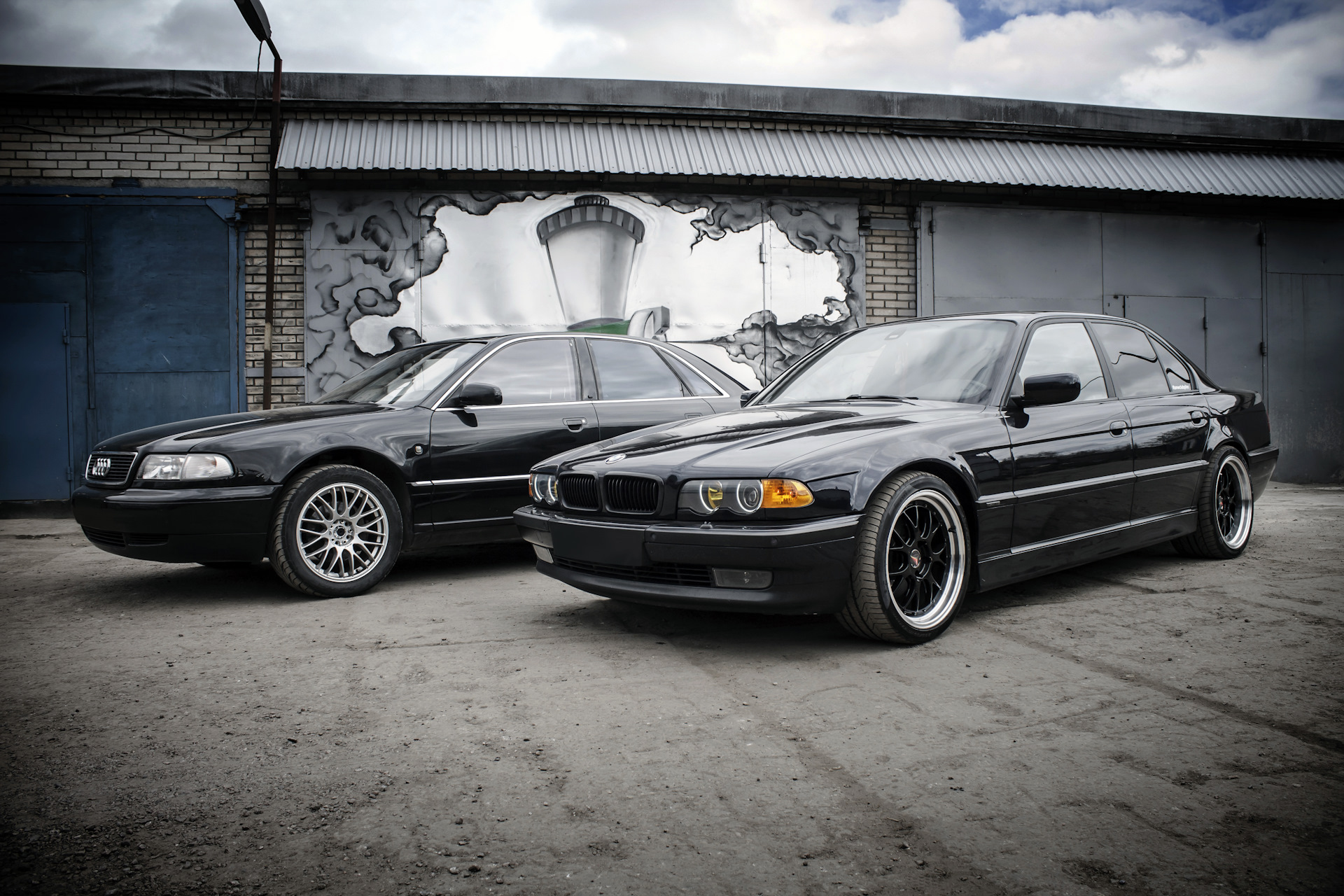 Audi S8 D2 ili BMW E38 – Ko je pravi kralj luksuznih limuzina devedesetih?