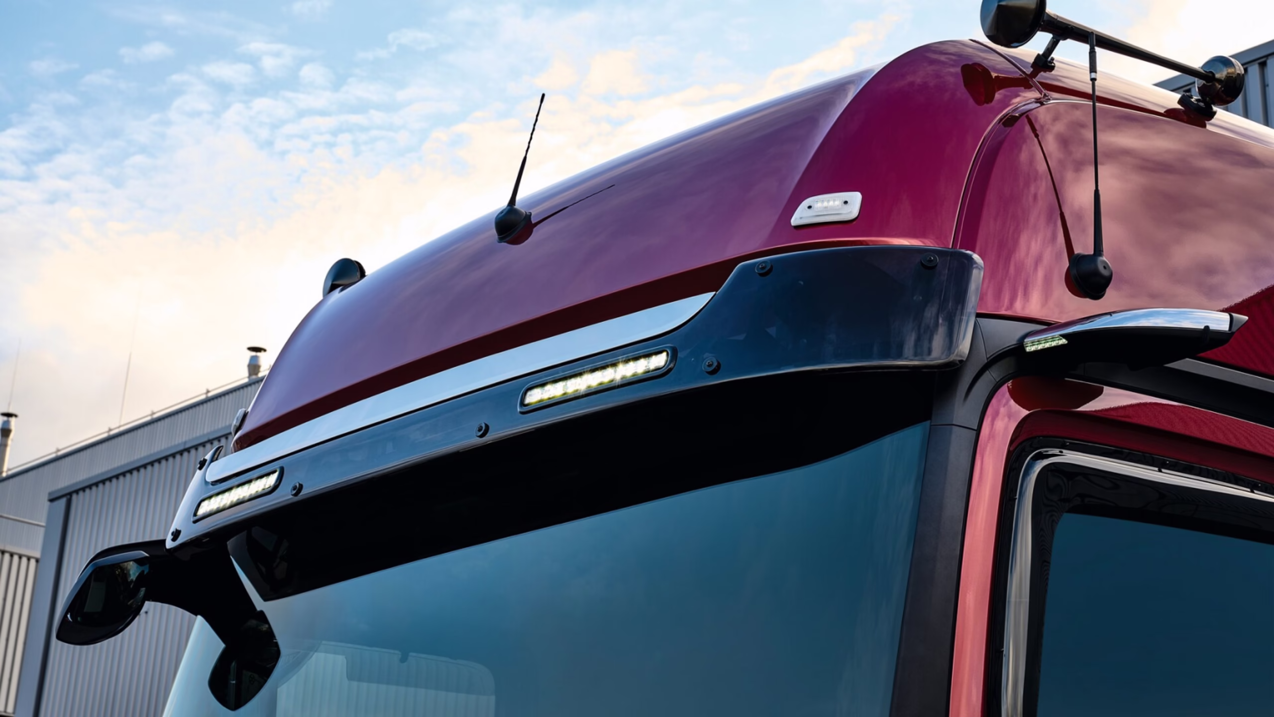 Ugradnja dodatnih LED svetala – pravilna i legalna instalacija na kamionima