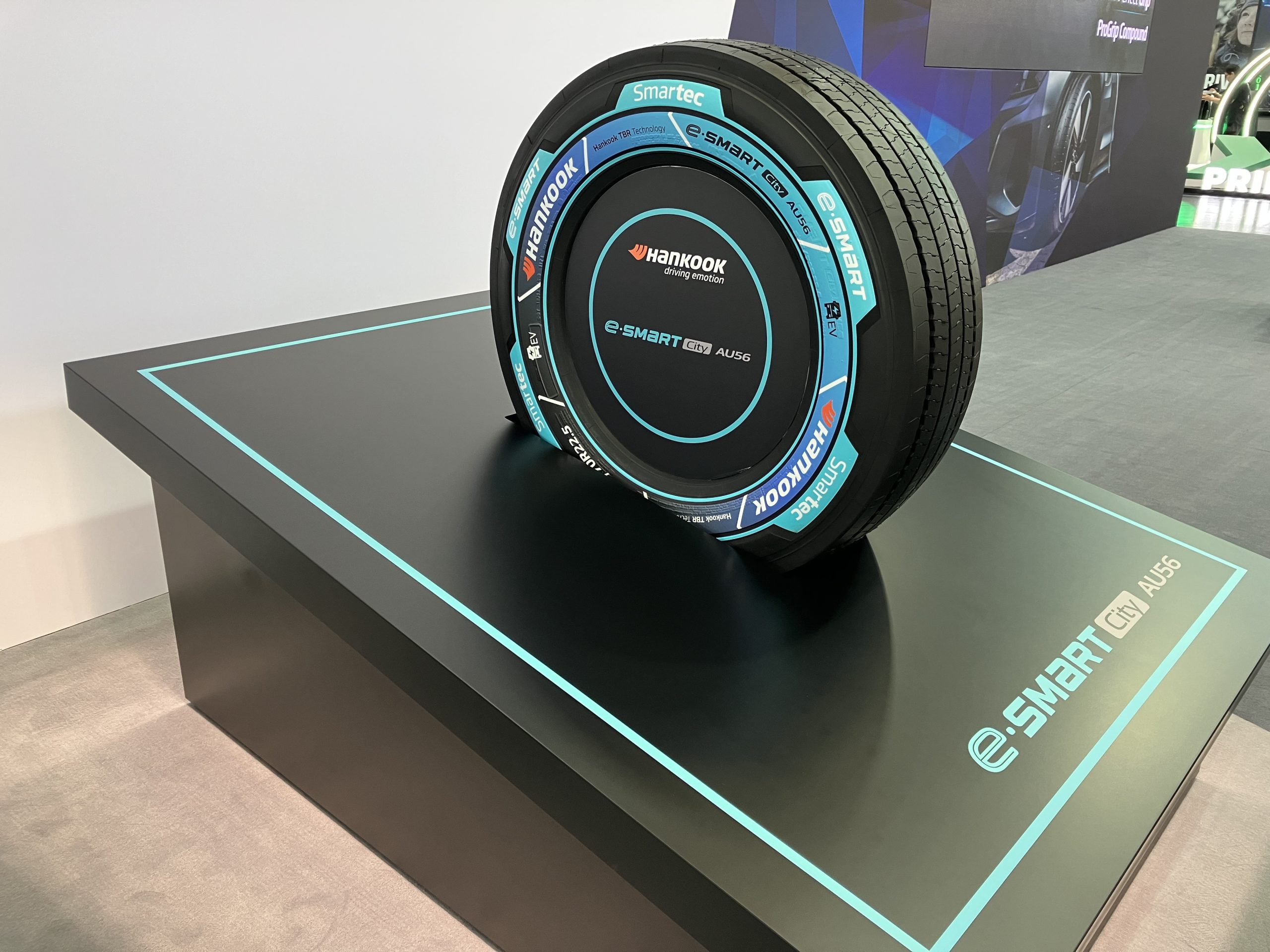 Pametne gume koje menjaju pritisak prema nagibu – budućnost motocikala koja stiže brže nego što mislimo