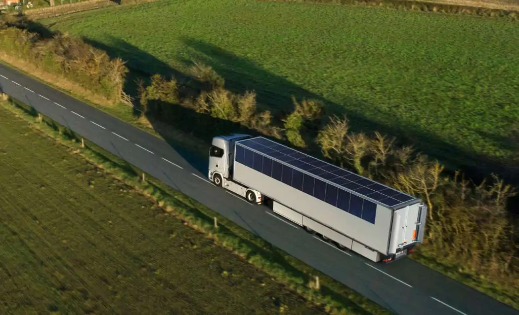 Solarni krovovi za šlepere — nova energija za rashladne uređaje i efikasniji transport