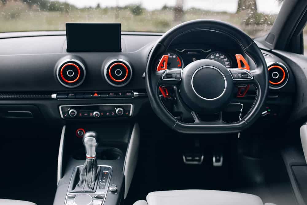 Zašto se u nekim državama volan nalazi na desnoj strani