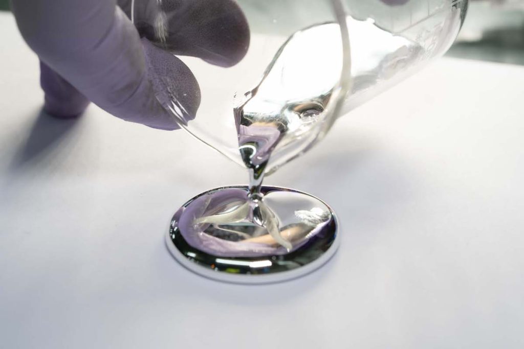 Da li je tečni metal dobar za sitne popravke curenja na vozilima